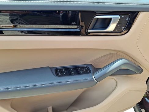 Used 2023 Porsche Cayenne Platinum Edition AWD/4WD image 14