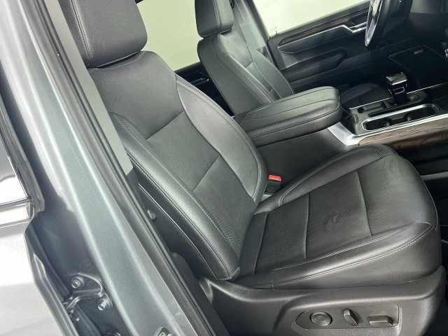 Used 2025 GMC Sierra 1500 SLT w/ SLT Premium Package AWD/4WD image 28