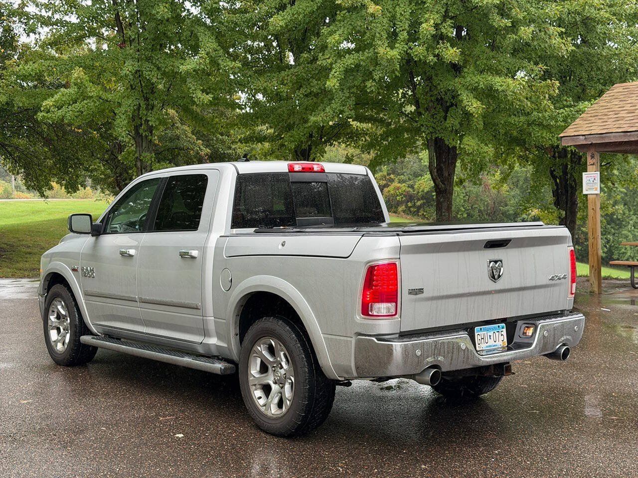 Used 2017 RAM 1500 Laramie w/ Convenience Group AWD/4WD image 3