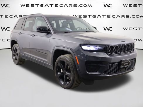 Used 2023 Jeep Grand Cherokee Altitude image 41