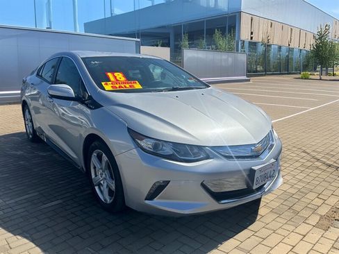 Used 2018 Chevrolet Volt LT image 1