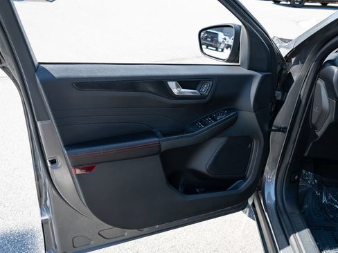 Used 2022 Ford Escape SEL w/ SEL Stealth AWD Package image 17
