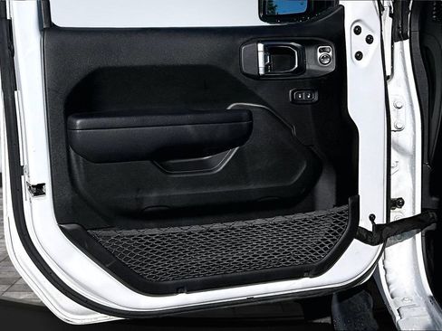 Used 2024 Jeep Wrangler Unlimited image 12