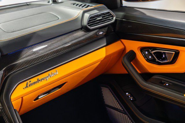 Used 2022 Lamborghini Urus AWD/4WD image 47