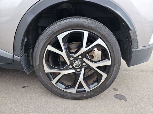 Used 2018 Toyota C-HR XLE image 29