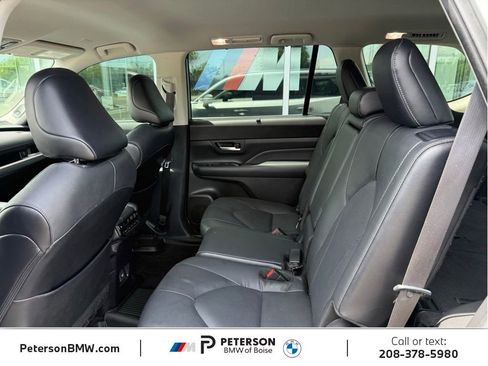 Used 2024 Toyota Grand Highlander AWD image 17