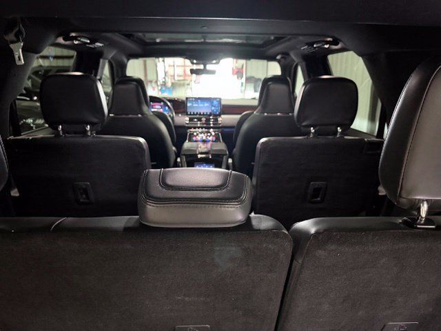 Used 2022 Lincoln Navigator Reserve AWD/4WD image 5