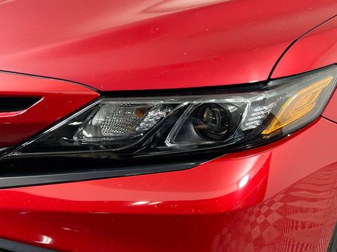 Used 2021 Toyota Camry SE FWD image 11