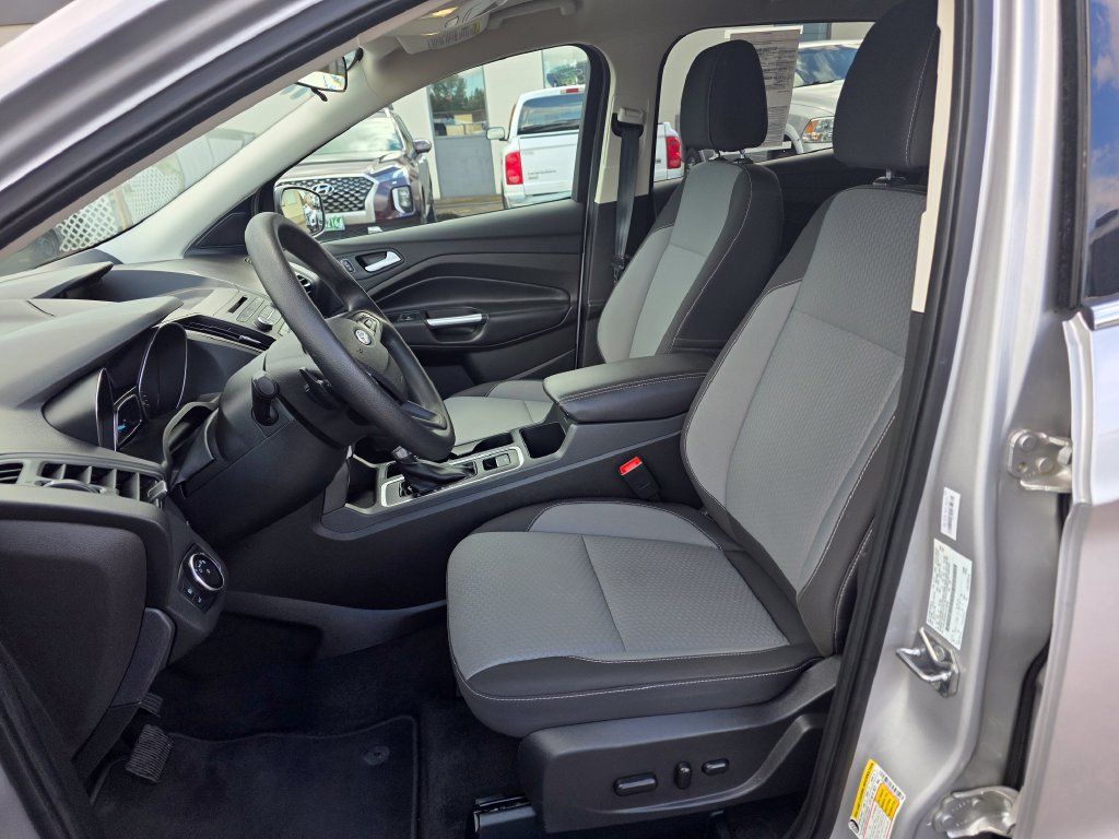 Used 2017 Ford Escape SE AWD/4WD image 4