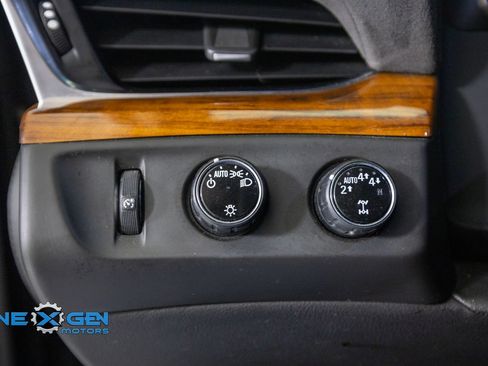 Used 2017 Cadillac Escalade Luxury AWD/4WD image 13
