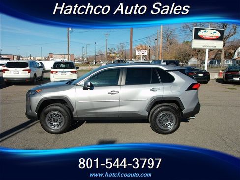Used 2022 Toyota RAV4 LE image 2