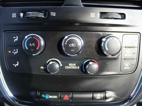 Used 2017 Dodge Grand Caravan SXT image 20