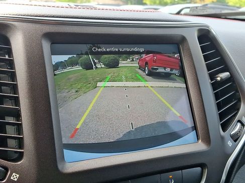 Used 2021 Jeep Cherokee Trailhawk w/ Trailer Tow Group AWD/4WD image 18
