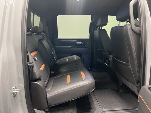 Used 2025 GMC Sierra 2500 AT4 image 18