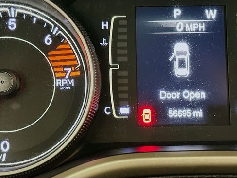 Used 2017 Jeep Cherokee Latitude image 18