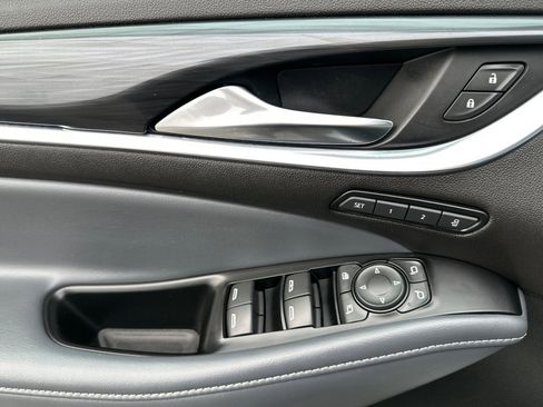 Used 2024 Buick Enclave Premium image 11