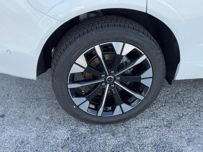 New 2026 Volvo XC60 B5 Plus w/ Protection Package Premier AWD/4WD image 4