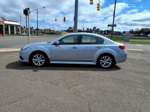 Used 2014 Subaru Legacy 2.5i Premium w/ Moonroof Package AWD/4WD image 2