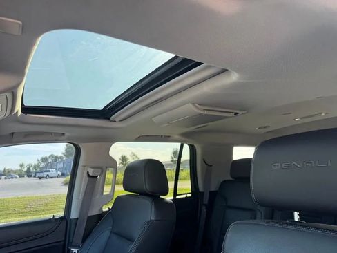 Used 2017 GMC Yukon Denali w/ Open Road Package AWD/4WD image 11