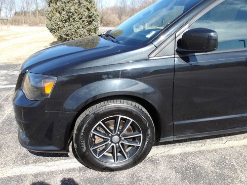 Used 2018 Dodge Grand Caravan GT image 31