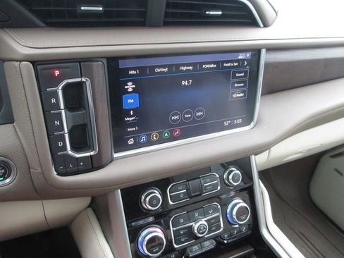 Used 2021 GMC Yukon Denali w/ Denali Premium Package AWD/4WD image 33