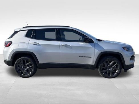 New 2026 Jeep Compass Latitude image 8