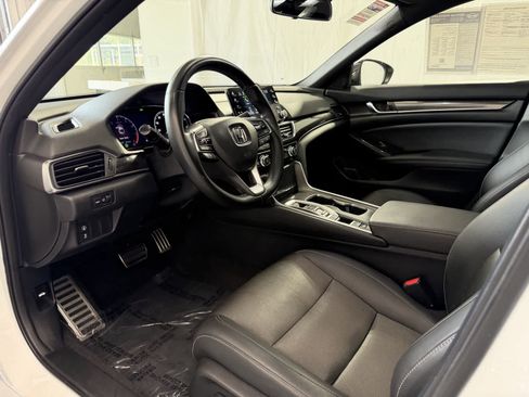Used 2022 Honda Accord Sport image 9