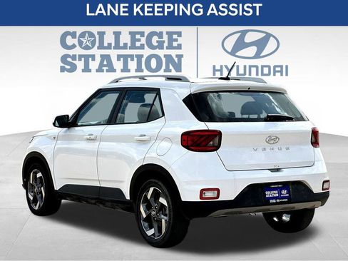 Used 2025 Hyundai Venue SEL FWD image 8