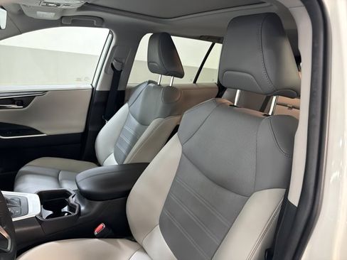 Used 2021 Toyota RAV4 Limited AWD/4WD image 5