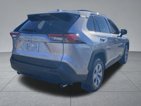 Used 2021 Toyota RAV4 LE image 16