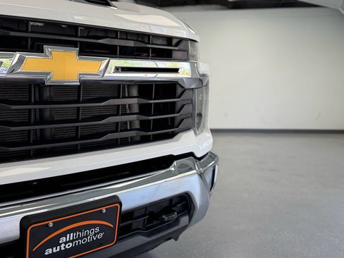 Used 2025 Chevrolet Silverado 2500 LT w/ Convenience Package image 11