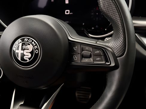 Used 2025 Alfa Romeo Stelvio Sprint AWD/4WD image 13