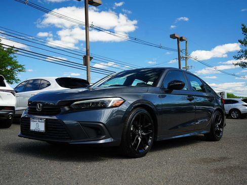Used 2023 Honda Civic Sport image 3