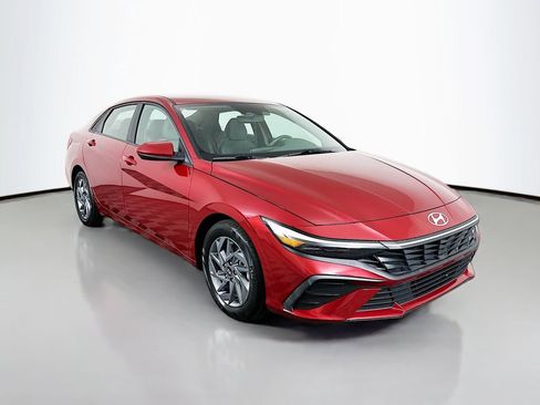 Certified 2024 Hyundai Elantra SEL image 3