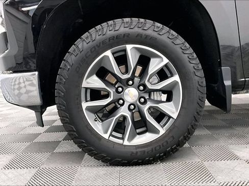 Used 2023 Chevrolet Silverado 1500 LT AWD/4WD image 10