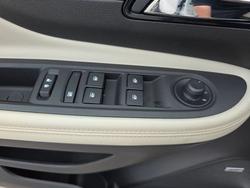 Certified 2018 Buick Encore Premium FWD image 31
