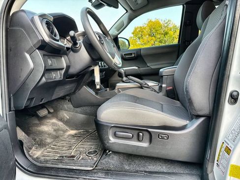 Used 2020 Toyota Tacoma SR5 RWD image 12