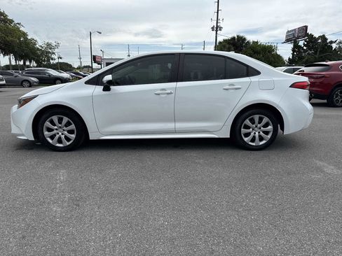 Used 2024 Toyota Corolla LE FWD image 3