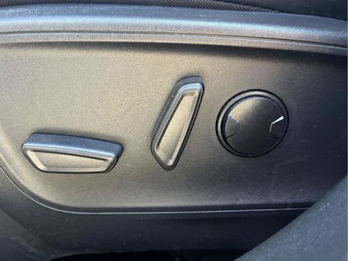 Used 2025 Ford Escape Platinum AWD/4WD image 17
