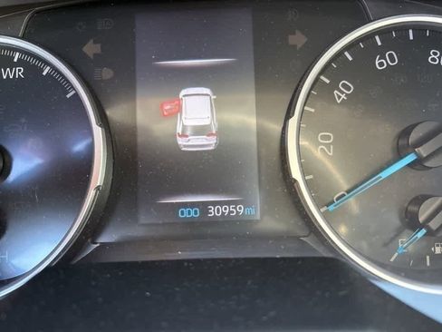 Used 2021 Toyota RAV4 XLE image 13