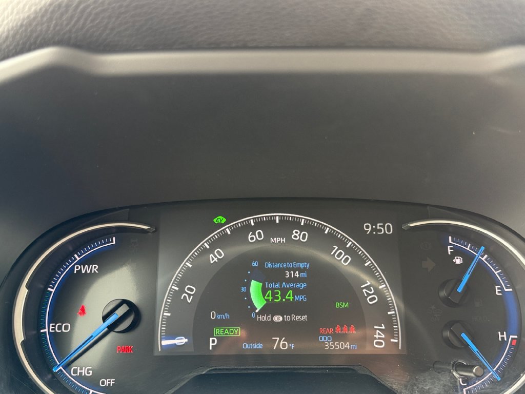 Used 2025 Toyota RAV4 XLE AWD/4WD image 13