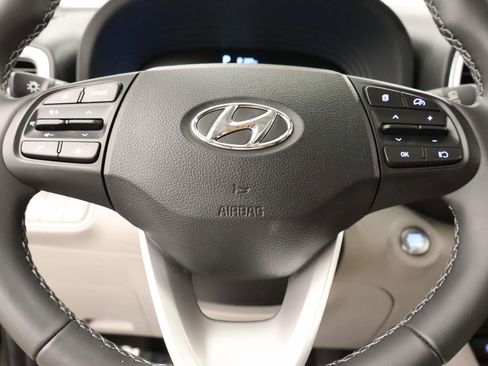 Used 2025 Hyundai Venue SEL image 13