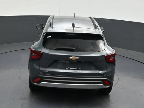 Used 2025 Chevrolet Trax LT FWD image 18