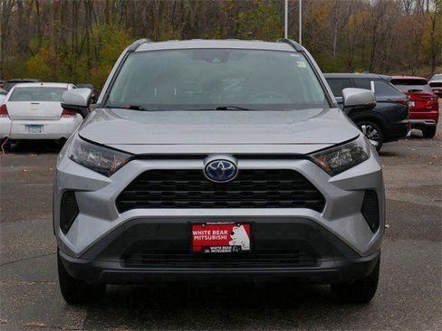 Used 2019 Toyota RAV4 LE image 2