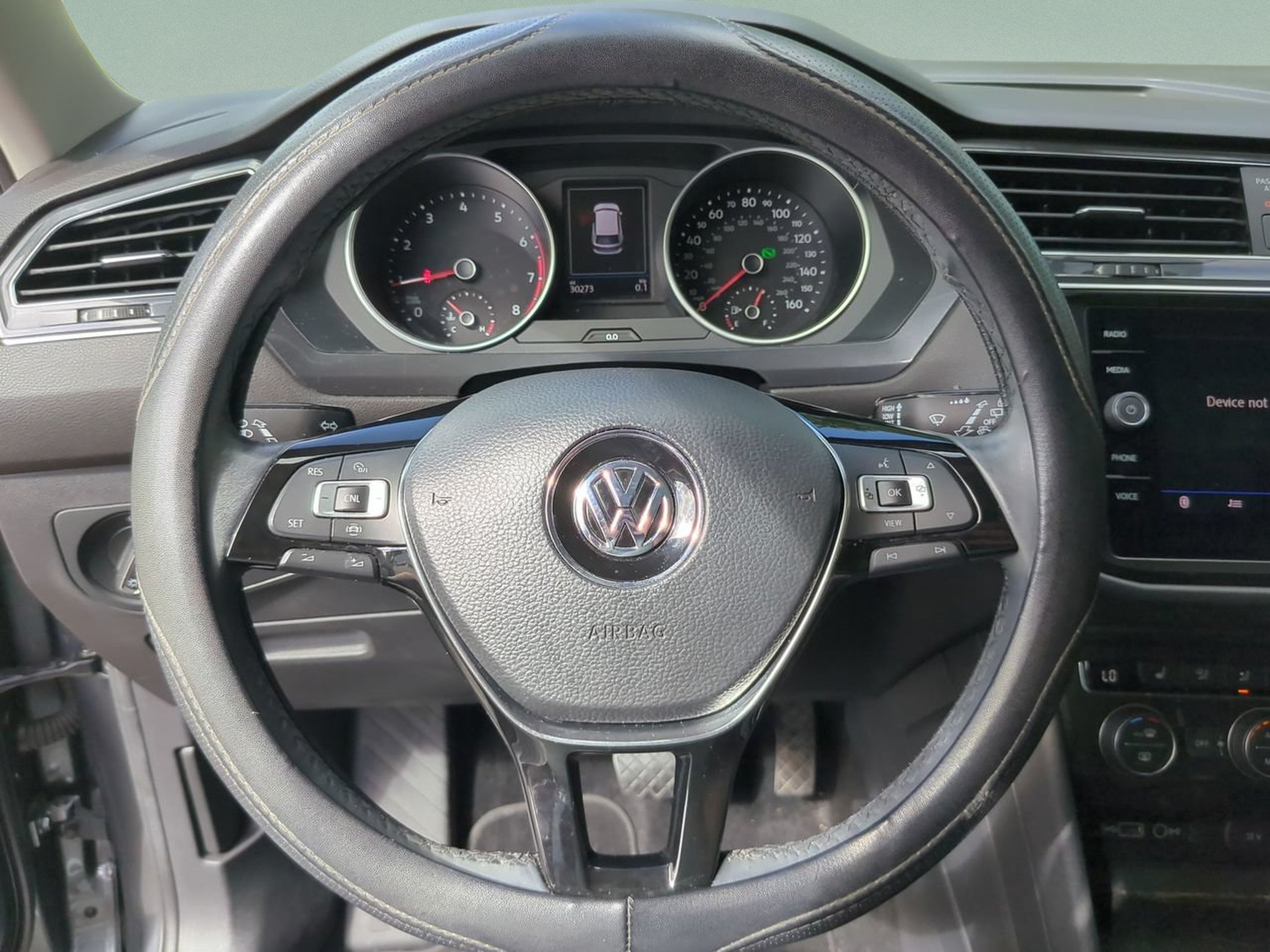 Used 2019 Volkswagen Tiguan SE w/ Panoramic Sunroof Package FWD image 11