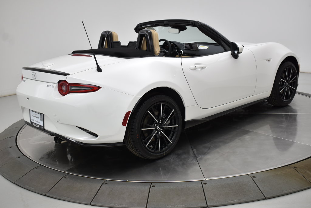 Used 2025 MAZDA MX-5 Miata Grand Touring w/ Appearance Package RWD image 18