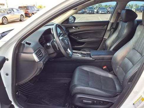 Used 2018 Honda Accord Touring image 7