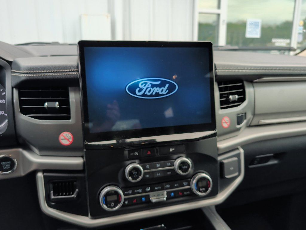 Used 2024 Ford Expedition XLT RWD image 9