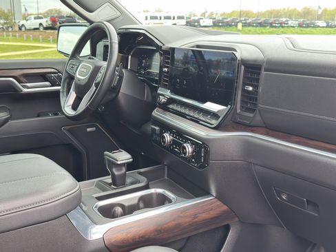 Used 2024 GMC Sierra 1500 SLT w/ SLT Premium Plus Package AWD/4WD image 29