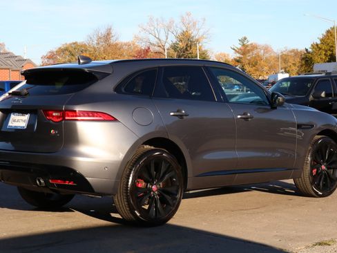 Used 2019 Jaguar F-PACE S image 9